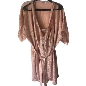 Lucie Ann II Vintage Large Baby Pink Satin Lace Floral Robe & Night Gown Set‎